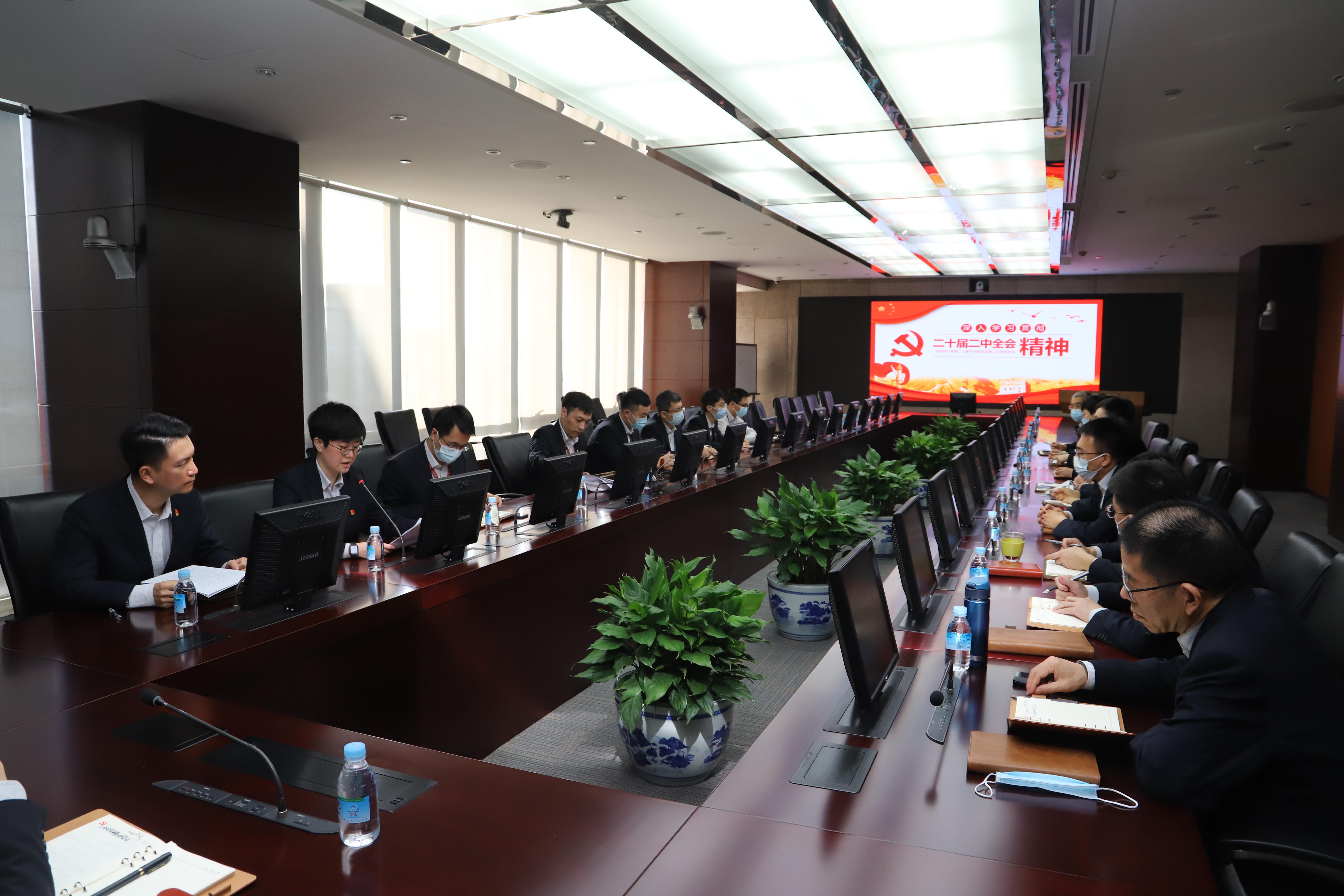 山重租赁党支部组织学习党的二十届二中全会精神(2).jpg 山重租赁党支部组织学习党的二十届二中全会精神(2).jpg